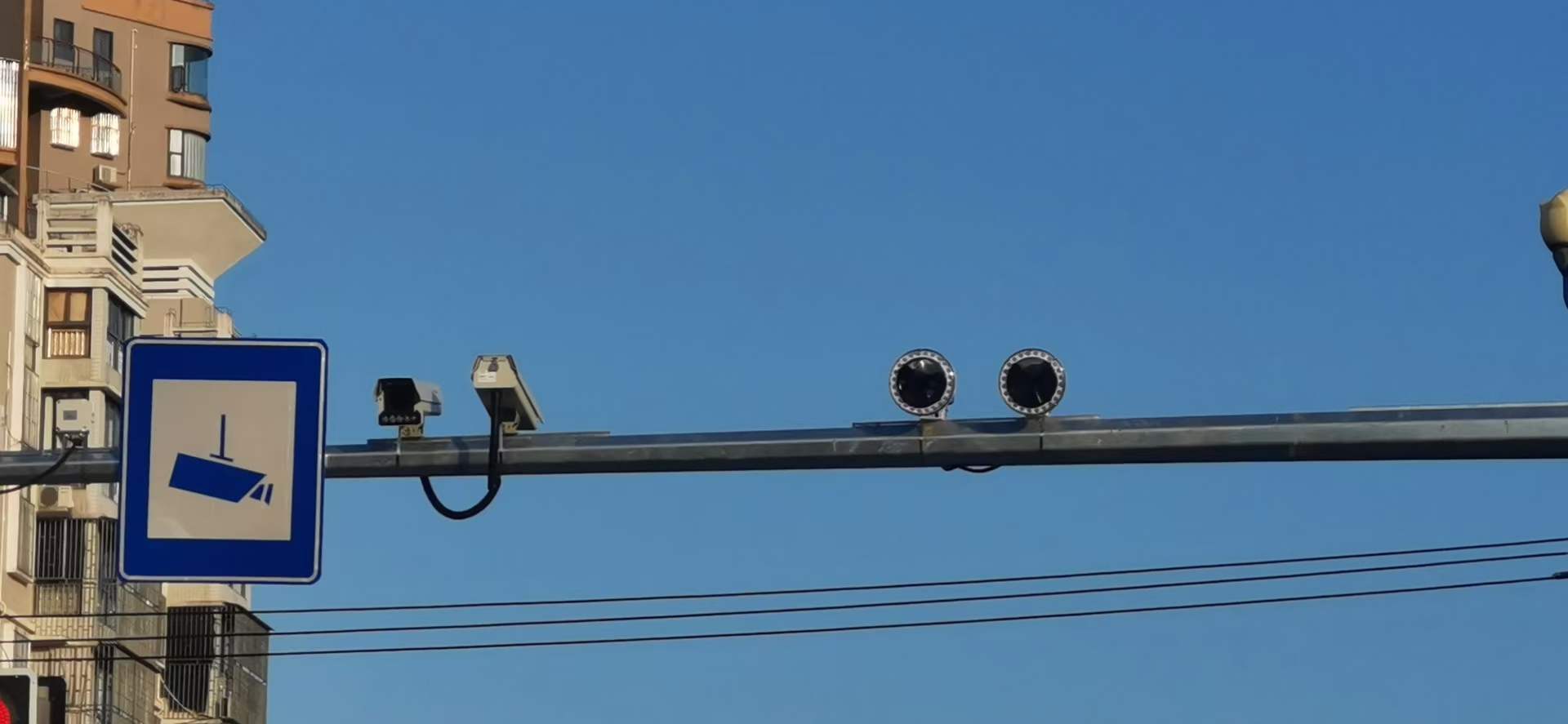 豐上光電環(huán)保補(bǔ)光燈再次上桿獲得好評